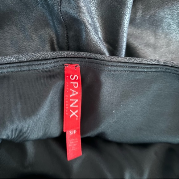 NWOT SPANX Vegan Leather LEGGINGS Black SZ S /P. - Picture 4 of 8